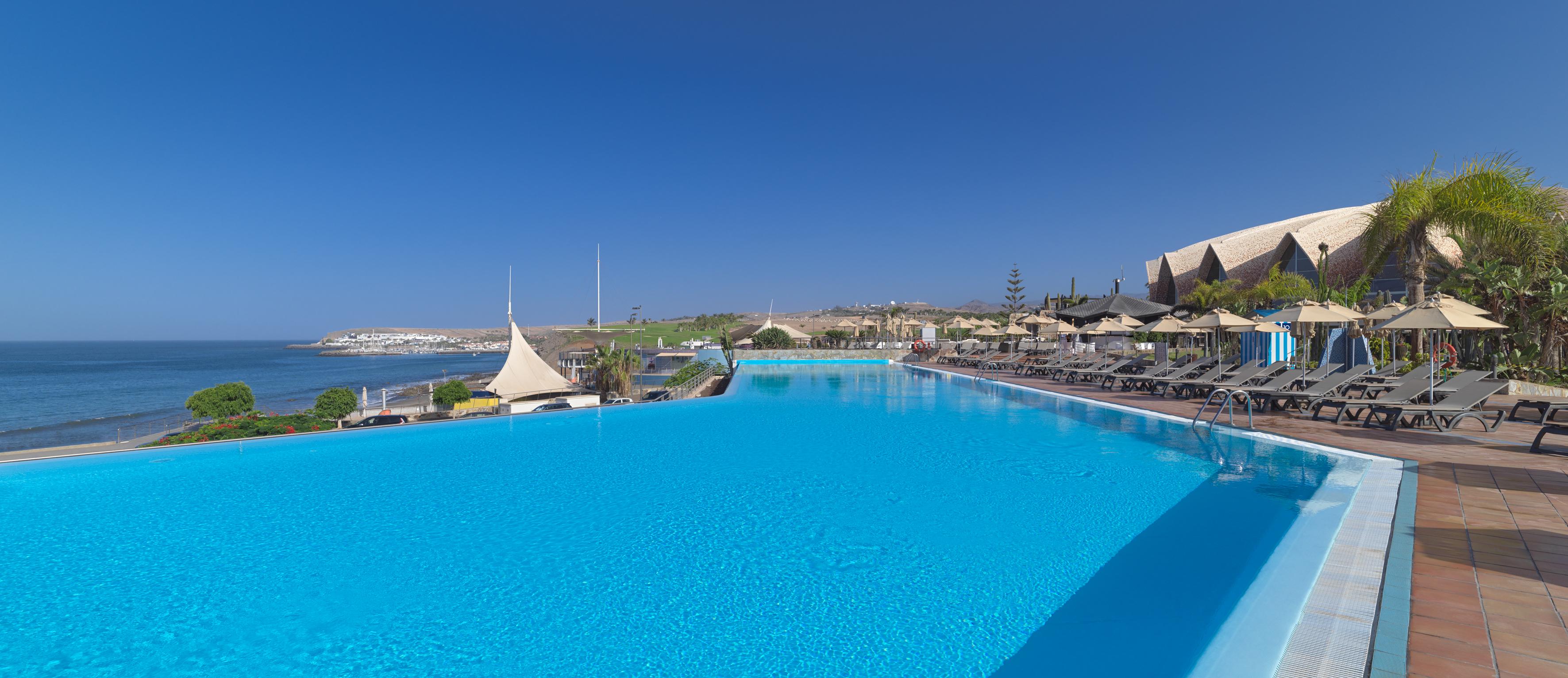 Hotel H10 Playa Meloneras Horizons Collection Esterno foto The pool at the resort