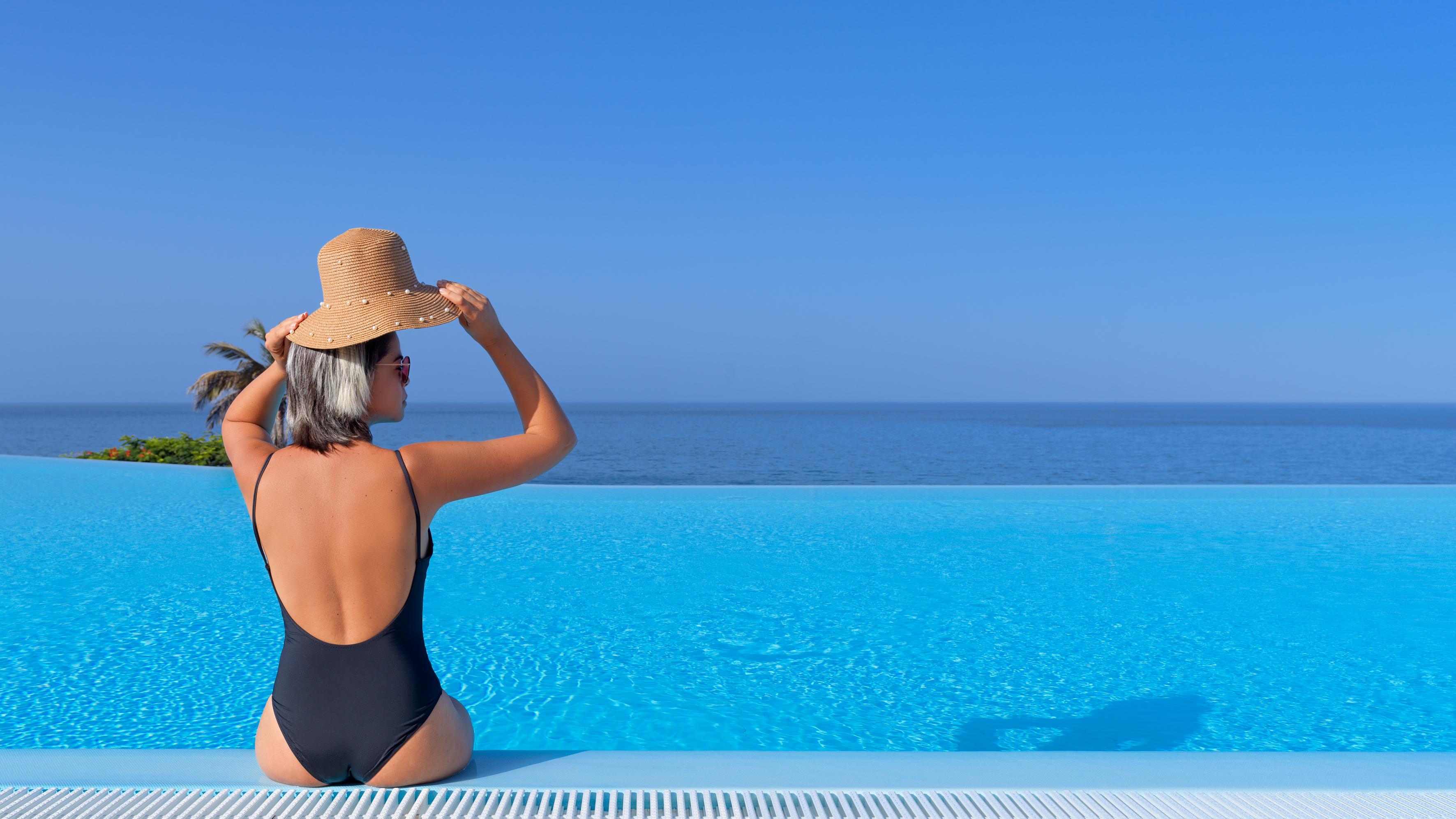 Hotel H10 Playa Meloneras Horizons Collection Esterno foto A woman wearing a swimsuit