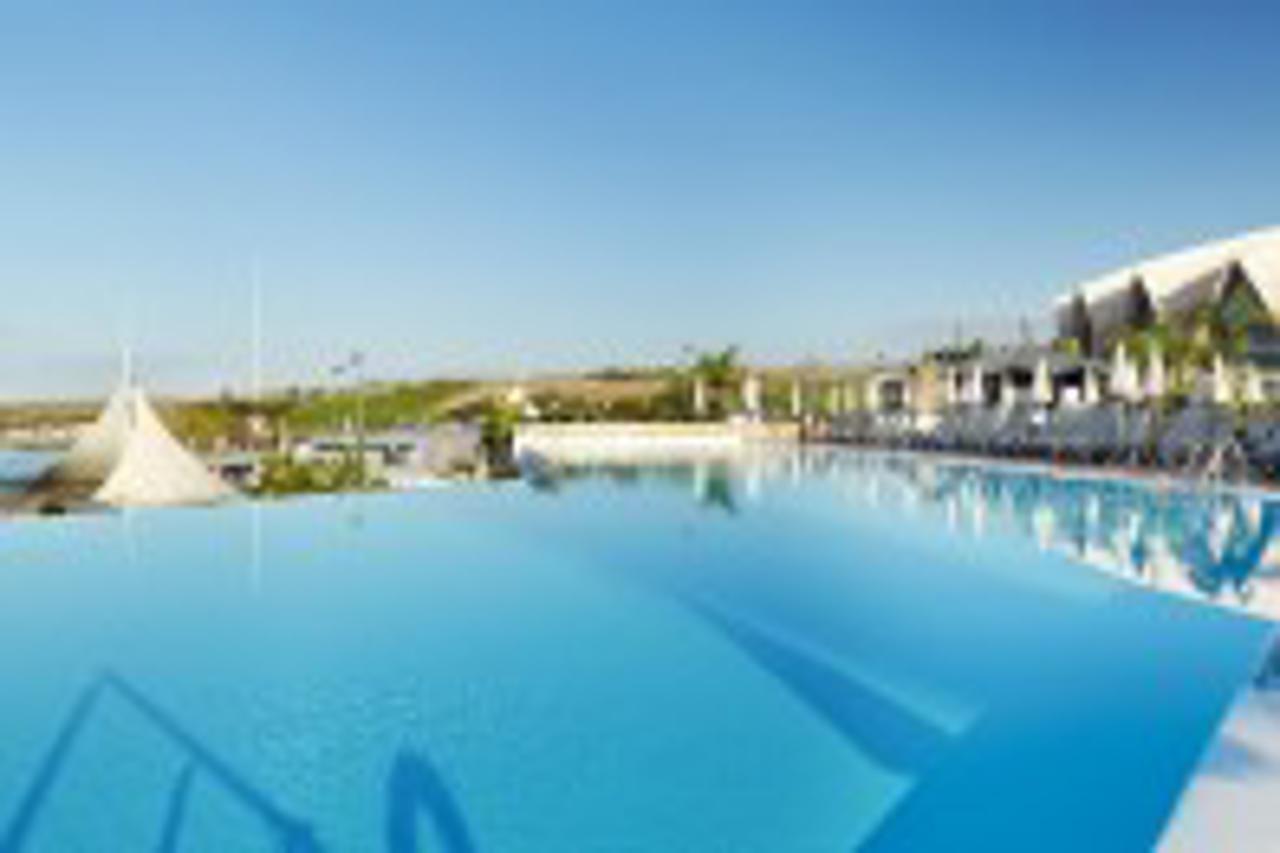 Hotel H10 Playa Meloneras Horizons Collection Esterno foto The pool at the hotel